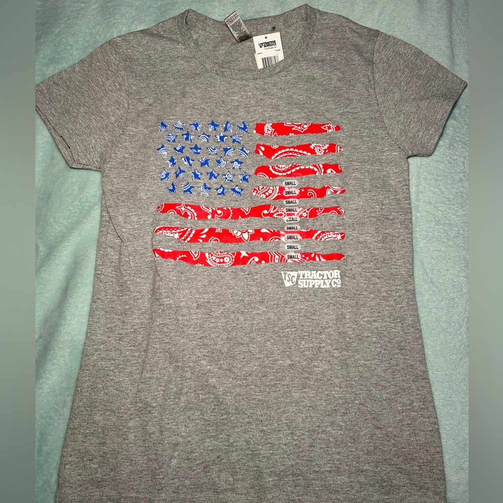 American Flag Paisley Gray Women’s T Shirt Size Small Tractor Supply